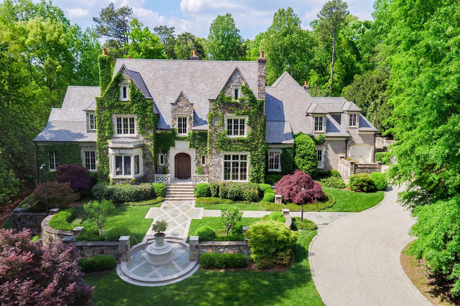 Landscaped Chattanooga House I Landscaped Chattanooga House I